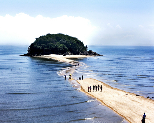 지난 2012년 미국 CNN이 선정한 아름다운 국내 섬 33선 가운데 인천섬 5개 가운데 1위를 차지한 옹진군 영흥면 선제도 전경/사진제공=인천시
