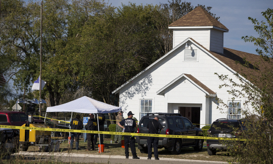 텍사스 총격범, 가정문제로 범행…장모 다니던 교회서 총격