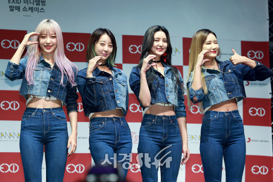EXID(이엑스아이디) 멤버들이 7일 오후 서울 용산구 블루스퀘어 삼성카드홀에서 열린 4번째 미니앨범 ‘덜덜덜’ 쇼케이스에 참석해 포토타임을 갖고 있다.