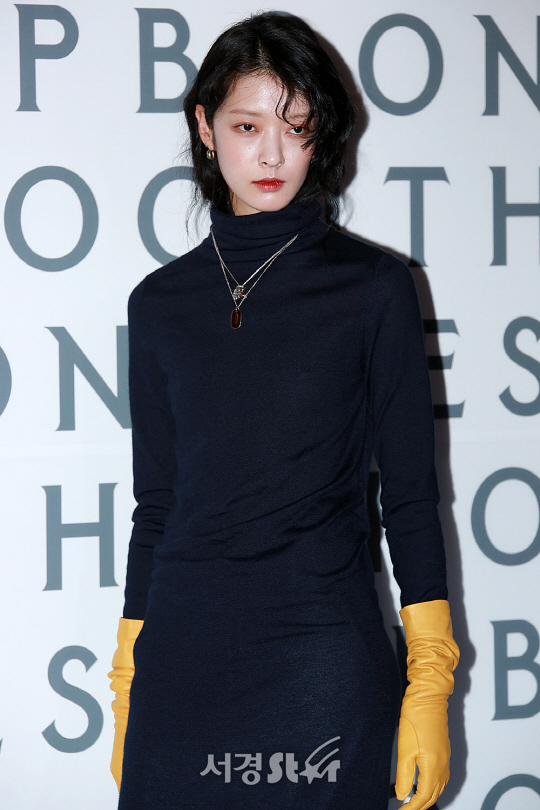 모델 강소영이 8일 오후 서울 강남구 한 매장에서 열린 한 의류브랜드 컬렉션 런칭기념 포토콜 행사에 참석해 포즈를 취하고 있다.