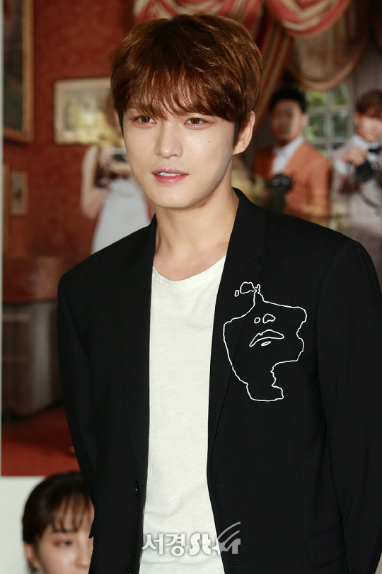 김재중이 9일 오후 서울 강남구 한 카페에서 진행된 네이버TV 웹예능 ‘포토피플’ 제작발표회에 참석해 포토타임을 갖고 있다./사진=지수진 기자