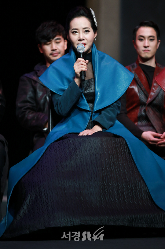 배우 강경헌이 9일 오후 서울 용산구 국립중앙박물관에서 연극 ‘리어왕’ 프레스콜에 참석하고 있다.