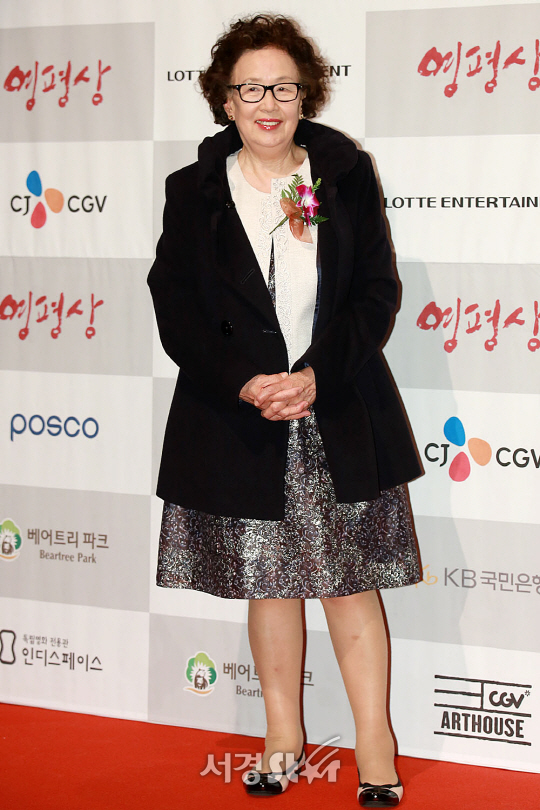 배우 나문희가 9일 오후 서울 중구 프레스센터 20층 국제회의장에서 제 37회 영평상 시상식에 참석했다.