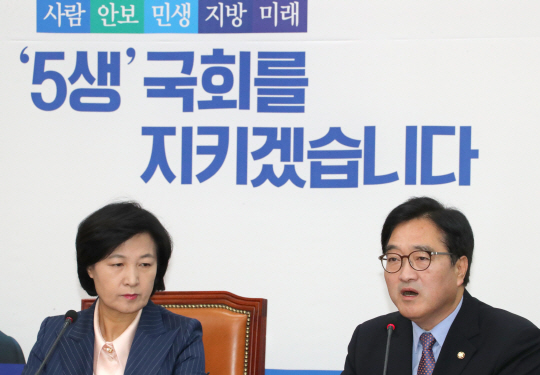 우원식 더불어민주당 원내대표가 10일 국회에서 열린 최고위원회의에서 발언하고 있다./연합뉴스