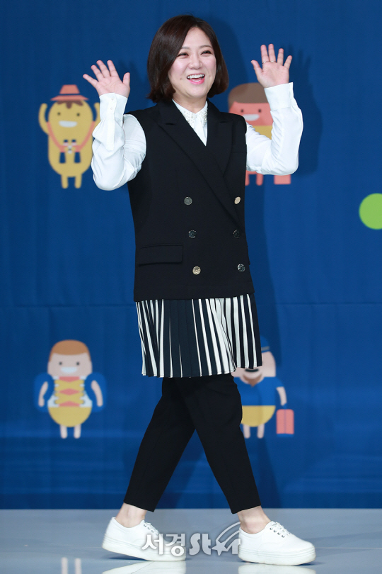 코미디언 김숙이 10일 오후 서울 영등포구 타임스퀘어 아모리스홀에서 열린  tvN·올리브TV ‘서울메이트’ 제작발표회에 참석하고 있다.