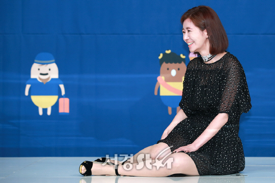 배우 장서희가 10일 오후 서울 영등포구 타임스퀘어 아모리스홀에서 열린  tvN·올리브TV ‘서울메이트’ 제작발표회에 참석하고 있다.