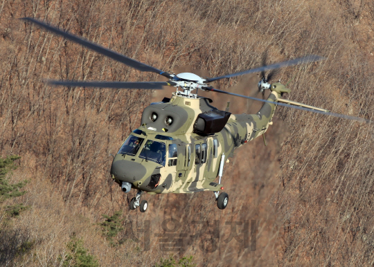 국산 수리온 헬기. 200대 이상 생산돼 UH-1 다목적 헬기를 대체할 예정이다. 기체 결함 논란이 일었지만 결빙 현상을 제외한 기체 성능이 좋아 해병대용 상륙기동헬기를 비롯한 각종 파생형 개발로 생산이 늘어날 가능성도 있다.