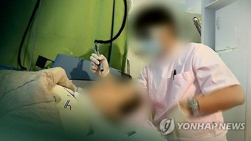 보톡스, 리프팅·쌍꺼풀 등 불법 미용 시술을 저지른 일당이 경찰에 구속됐다. /연합뉴스