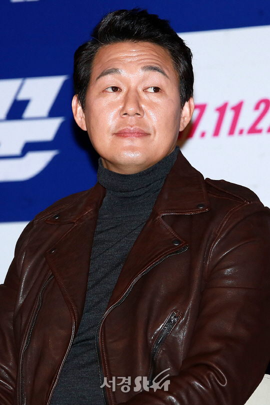 배우 박성웅이 13일 오후 서울 영등포구 영등포 CGV에서 열린 영화 ‘꾼’ 꾼나잇 스페셜 토크에 참석했다.