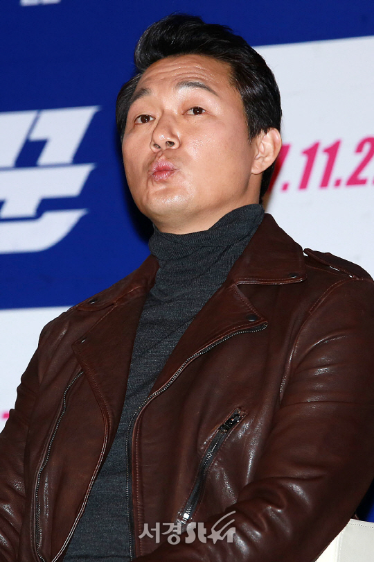 배우 박성웅이 13일 오후 서울 영등포구 영등포 CGV에서 열린 영화 ‘꾼’ 꾼나잇 스페셜 토크에 참석했다.