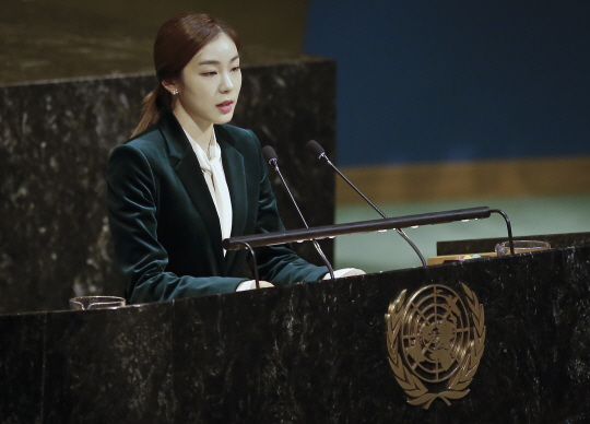 Former Republic of Korea Olympic figure skater Yuna Kim address the United Nations General Assembly after the country submitted a resolution calling for peace through sports and the Olympic ideal, Monday Nov. 13, 2017 at U.N. headquarters. (AP Photo/Bebeto Matthews)      <저작권자(c) 연합뉴스, 무단 전재-재배포 금지>