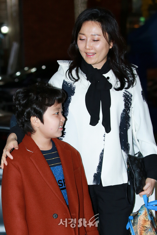 배우 송준희, 김나운이 14일 오후 서울 영등포구 한 음식점에서 열린 MBC 일일드라마 ‘돌아온 복단지’ 종방연에 참석하고 있다.