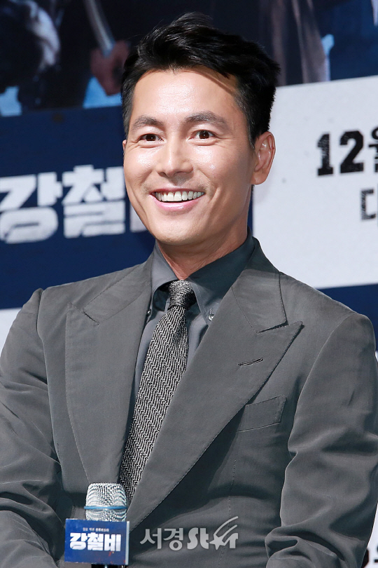 배우 정우성이 15일 오전 서울 강남구 압구정 CGV에서 열린 영화 ‘강철비’ 제작보고회에 참석했다.