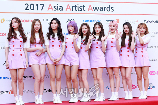 가수 모모랜드가 15일 오후 서울 송파구 잠실실내체육관에서 열린 ‘2017 Asia Artist Awards’(2017 아시아 아티스트 어워즈, 이하 ‘AAA’) 행사에 참석했다.