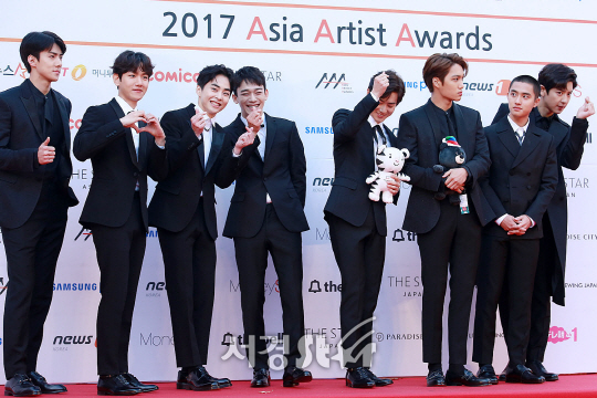 엑소(EXO) 멤버들이 15일 오후 서울 송파구 잠실실내체육관에서 열린 ‘2017 Asia Artist Awards’(2017 아시아 아티스트 어워즈, 이하 ‘AAA’) 행사에 참석했다.