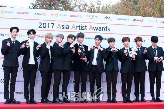 워너원 멤버들이 15일 오후 서울 송파구 잠실실내체육관에서 열린 ‘2017 Asia Artist Awards’(2017 아시아 아티스트 어워즈, 이하 ‘AAA’) 행사에 참석했다.