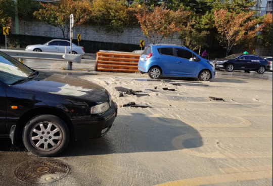 [포항 지진] 하루새 지진 4번…도로 파열되고 담벼락 무너져