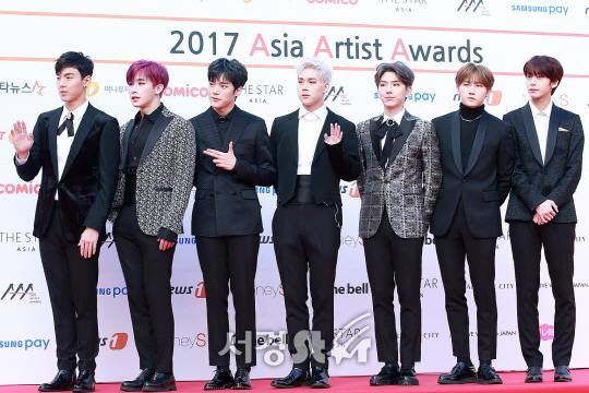 몬스타엑스 멤버들이 15일 오후 서울 송파구 잠실실내체육관에서 열린 ‘2017 Asia Artist Awards’(2017 아시아 아티스트 어워즈, 이하 ‘AAA’) 행사에 참석했다.