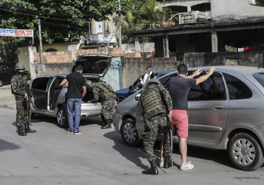 “구멍 뚫린 브라질 치안” 경찰 고위간부부터 육군대령까지 총격사망