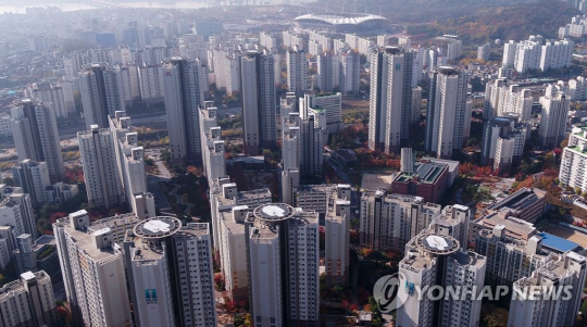 다섯 채 이상 주택을 보유한 사람이 10만 명이 넘는 것으로 나타났다./연합뉴스