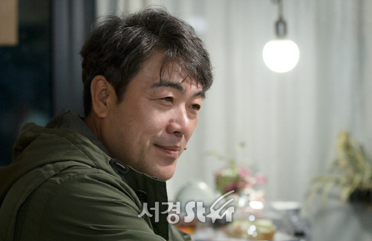 배우 이원종이 17일 오후 서울 마포구 한 카페에서 포토타임을 갖고 있다.