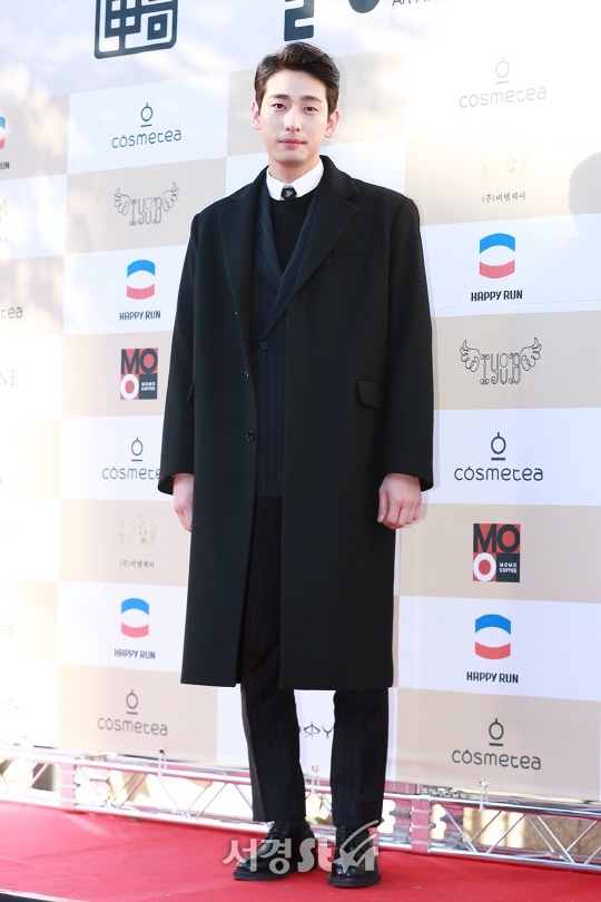 배우 윤박이 18일 오후 서울 중구 명보아트홀에서 개최된 제1회 신필름 예술영화제 개막식에 참석해 포토타임을 갖고 있다.