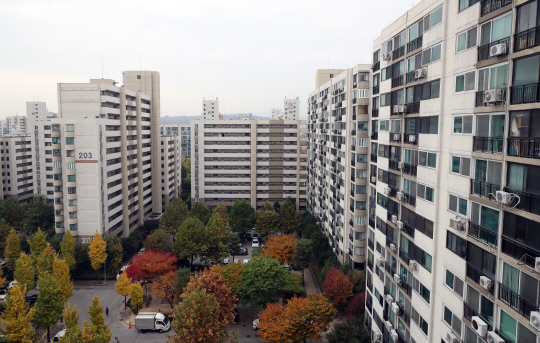 서울의 주택 중위가격이 일본 도쿄보다 1억원 이상 비싸고 내집마련에 걸리는 시간도 3~5년 긴 것으로 나타났다. /연합뉴스
