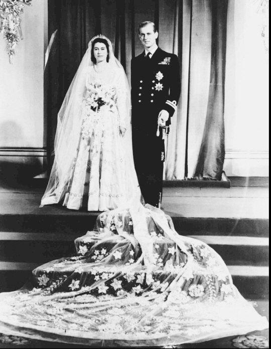 1947년 영국 엘리자베스 2세 여왕과 필립공이 영국 런던 웨스트민스터 대성당에서 결혼식을 올리는 모습. /AP연합뉴스