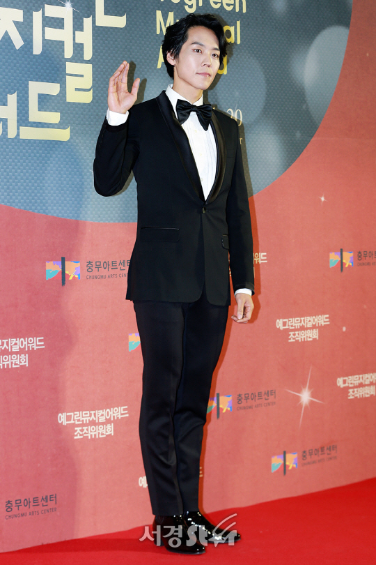 배우 카이가 20일 오후 서울 중구 충무아트센터에서 로비에서 진행된 ‘제6회 예그린뮤지컬어워드’ 포토월 행사에 참석해 포토타임을 갖고 있다.
