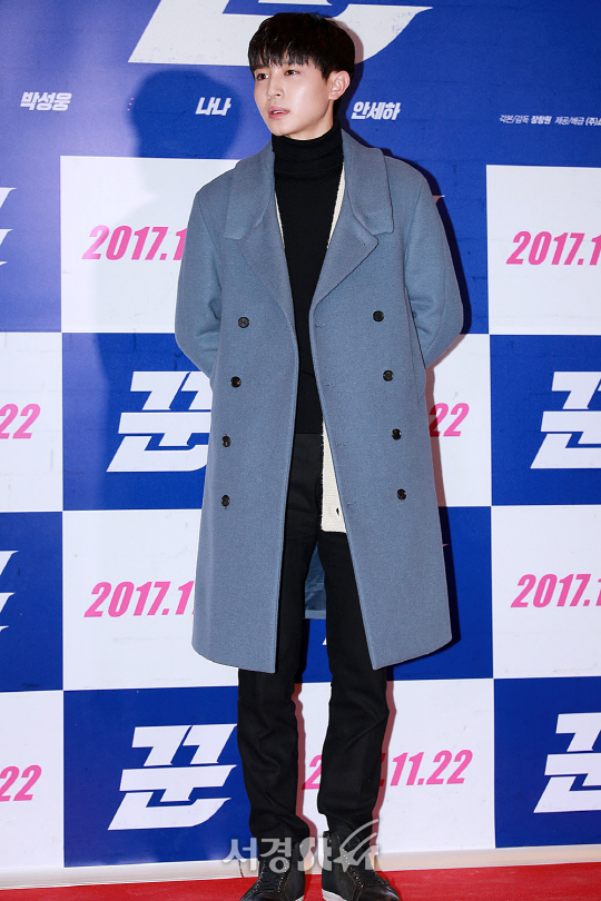 배우 정유안이 20일 오후 서울 강남구 삼성동 메가박스 코엑스에서 열린 영화 ‘꾼’ VIP시사회에 참석해 포토타임을 갖고 있다.