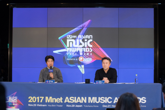(왼쪽부터) 김기웅 음악 Mnet본부장, 김현수 음악 컨벤션사업국장/사진=CJ E&M