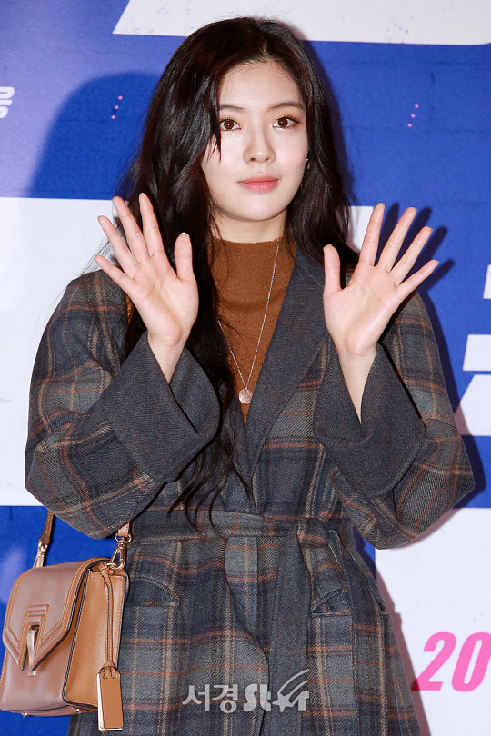 배우 이선빈이 20일 오후 서울 강남구 삼성동 메가박스 코엑스에서 열린 영화 ‘꾼’ VIP시사회에 참석해 포토타임을 갖고 있다.