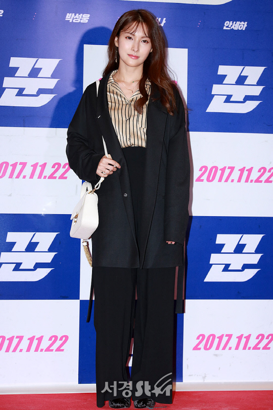 박규리가 20일 오후 서울 강남구 삼성동 메가박스 코엑스에서 열린 영화 ‘꾼’ VIP시사회에 참석해 포토타임을 갖고 있다.
