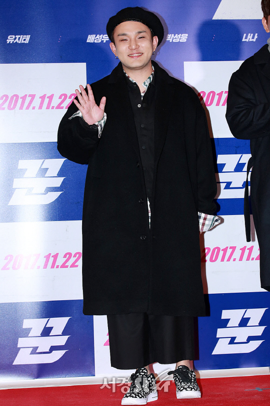 가수 계범주가 20일 오후 서울 강남구 삼성동 메가박스 코엑스에서 열린 영화 ‘꾼’ VIP시사회에 참석해 포토타임을 갖고 있다.