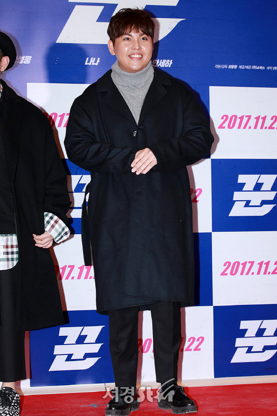 가수 한동근이 20일 오후 서울 강남구 삼성동 메가박스 코엑스에서 열린 영화 ‘꾼’ VIP시사회에 참석해 포토타임을 갖고 있다.