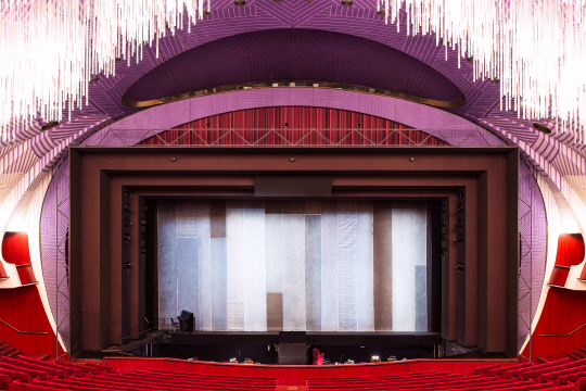 이탈리아 명품 소재 기업 알칸타라가 제작한 레지오 극장의 커튼. /사진제공=알칸타라