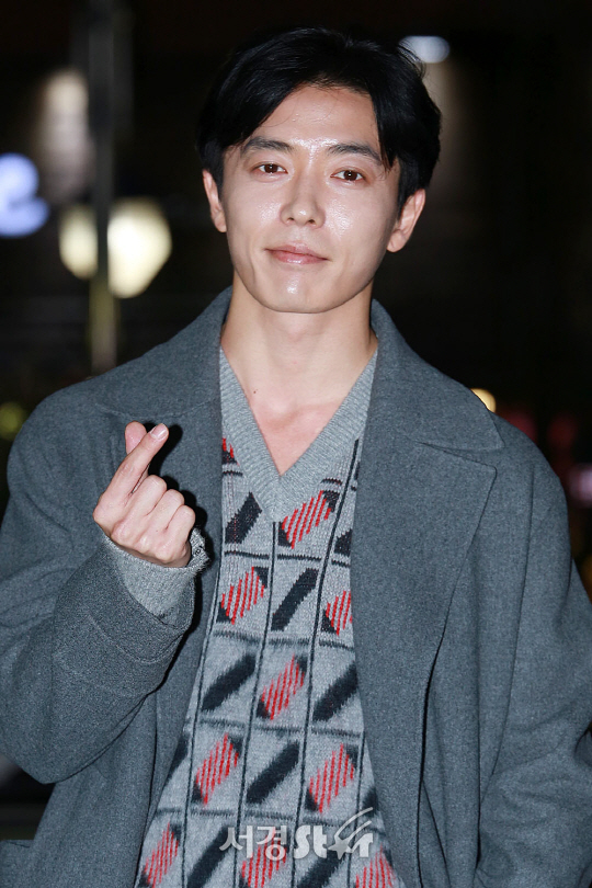 배우 김재욱이 21일 오후 서울 영등포구 한 음식점에서 열린 SBS 월화드라마 ‘사랑의 온도’ 종방연에 참석했다.