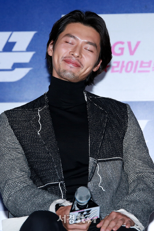 배우 현빈이 21일 오후 서울 영등포구 영등포 CGV에서 열린 영화 ‘꾼’ 스타라이브톡에 참석했다.