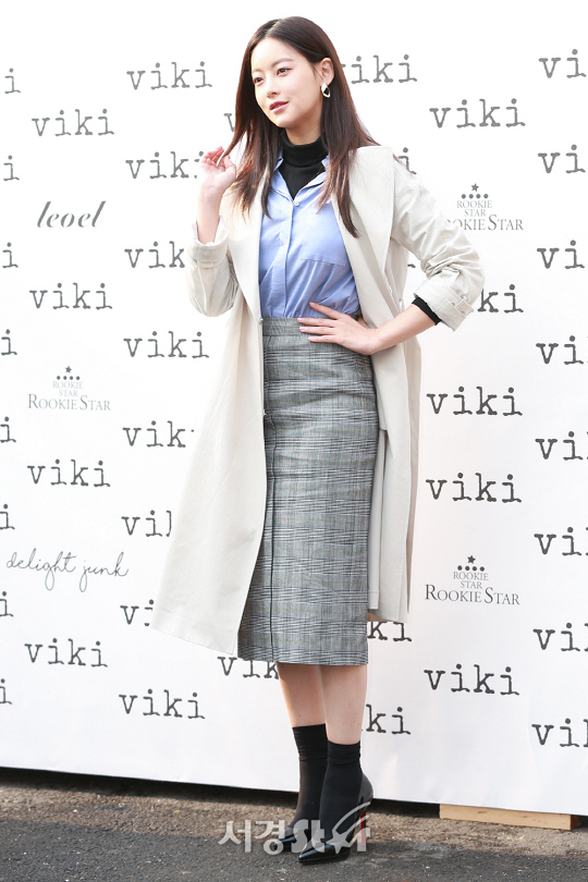 배우 오연서가 22일 오후 서울 광진구 한 스튜디오에서 열린 한 여성 영 캐주얼 브랜드 포토월 행사에 참석해 포토타임을 갖고 있다.