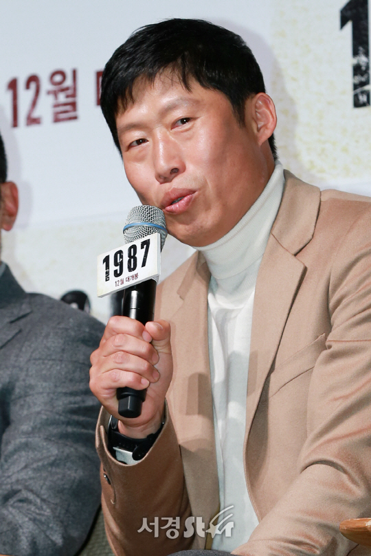 배우 유해진이 22일 오전 서울 강남구 CGV 압구정에서 열린 영화 ‘1987(감독 장준환)’ 제작보고회에 참석하고 있다.