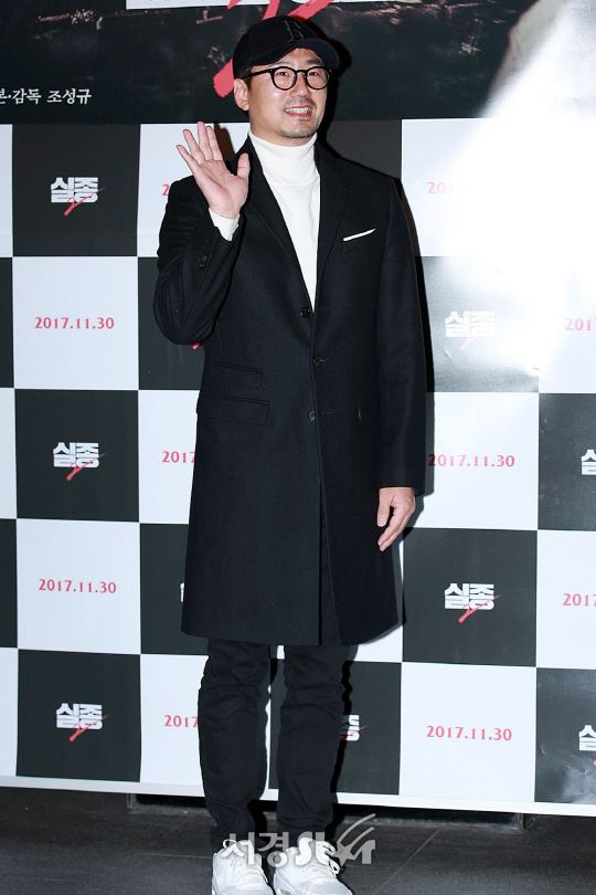 배우 류승수가 22일 오후 서울 성동구 행당동 왕십리CGV에서 열린 영화 ‘실종2’ VIP시사회에 참석해 포토타임을 갖고 있다.