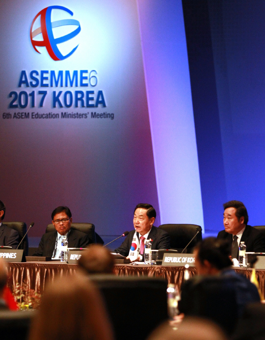 아시아·유럽 교육장관들 '서울선언' 채택…김상곤 '아셈 협력 10년 비전 담아'