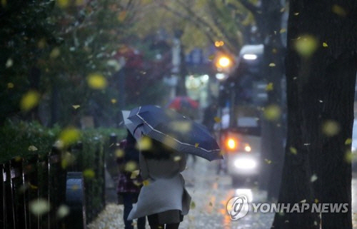 수능날 아침 곳에 따라 비가 내리는 지역이 있으니 수험생들은 우산을 챙기는 게 좋겠다./연합뉴스