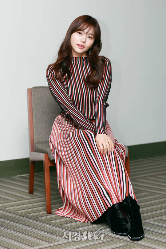 배우 한보름이 22일 오후 서울 영등포구 당산동에서 서경스타와의 인터뷰에 앞서 포토타임을 갖고 있다.