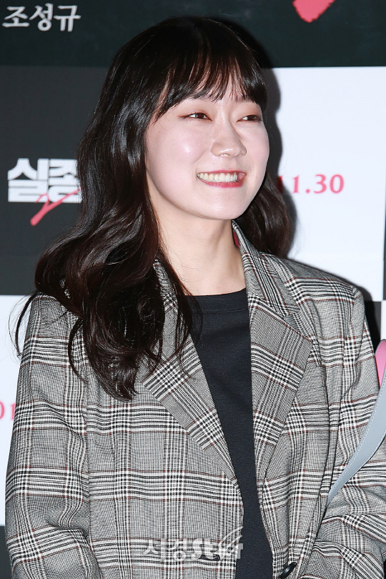 배우 박경혜가 22일 오후 서울 성동구 행당동 왕십리CGV에서 열린 영화 ‘실종2’ VIP시사회에 참석해 포토타임을 갖고 있다.