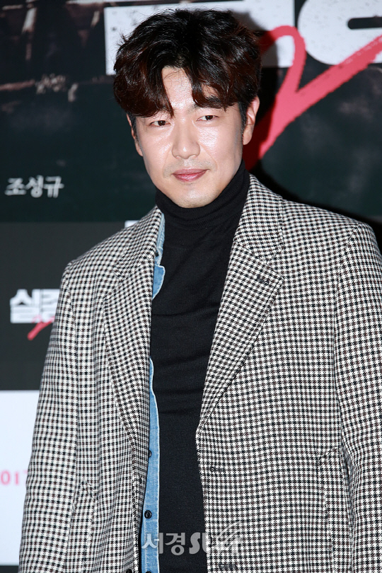 배우 이종혁이 22일 오후 서울 성동구 행당동 왕십리CGV에서 열린 영화 ‘실종2’ VIP시사회에 참석해 포토타임을 갖고 있다.