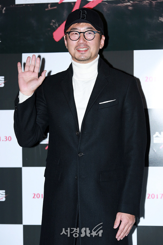 배우 류승수가 22일 오후 서울 성동구 행당동 왕십리CGV에서 열린 영화 ‘실종2’ VIP시사회에 참석해 포토타임을 갖고 있다.