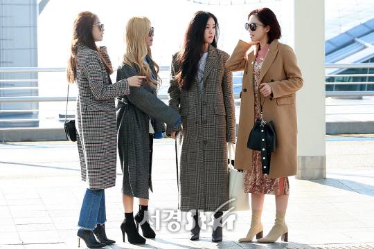 티아라, 그녀들의 수다 (공항 패션)