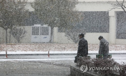 경기지역 대설주의보 12개 시로 확대…“출근길 안전 유의”