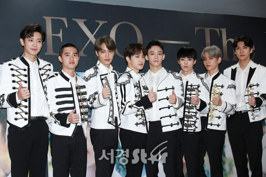엑소(EXO) 멤버들이 26일 오후 서울 구로구 고척동 고척스카이돔에서 열린 엑소 네 번째 단독 콘서트 ‘EXO PLANET #4 - The EℓyXiOn -’ 기자회견에 참석했다.